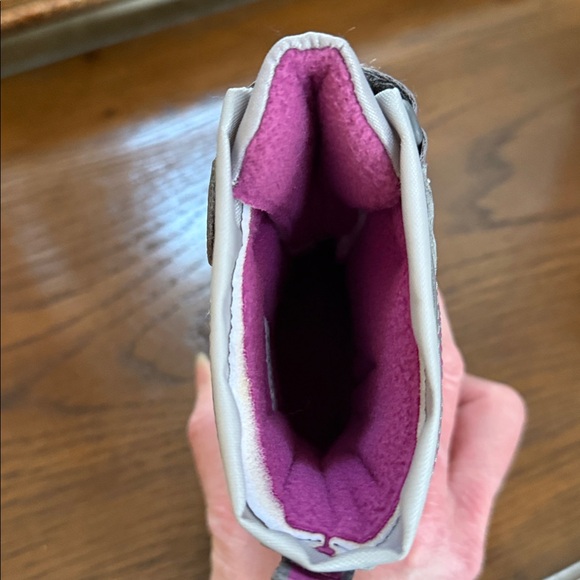 Merrell Gray/Berry little Kids' Snow Boots. Size 5 little kids. - Picture 5 of 14